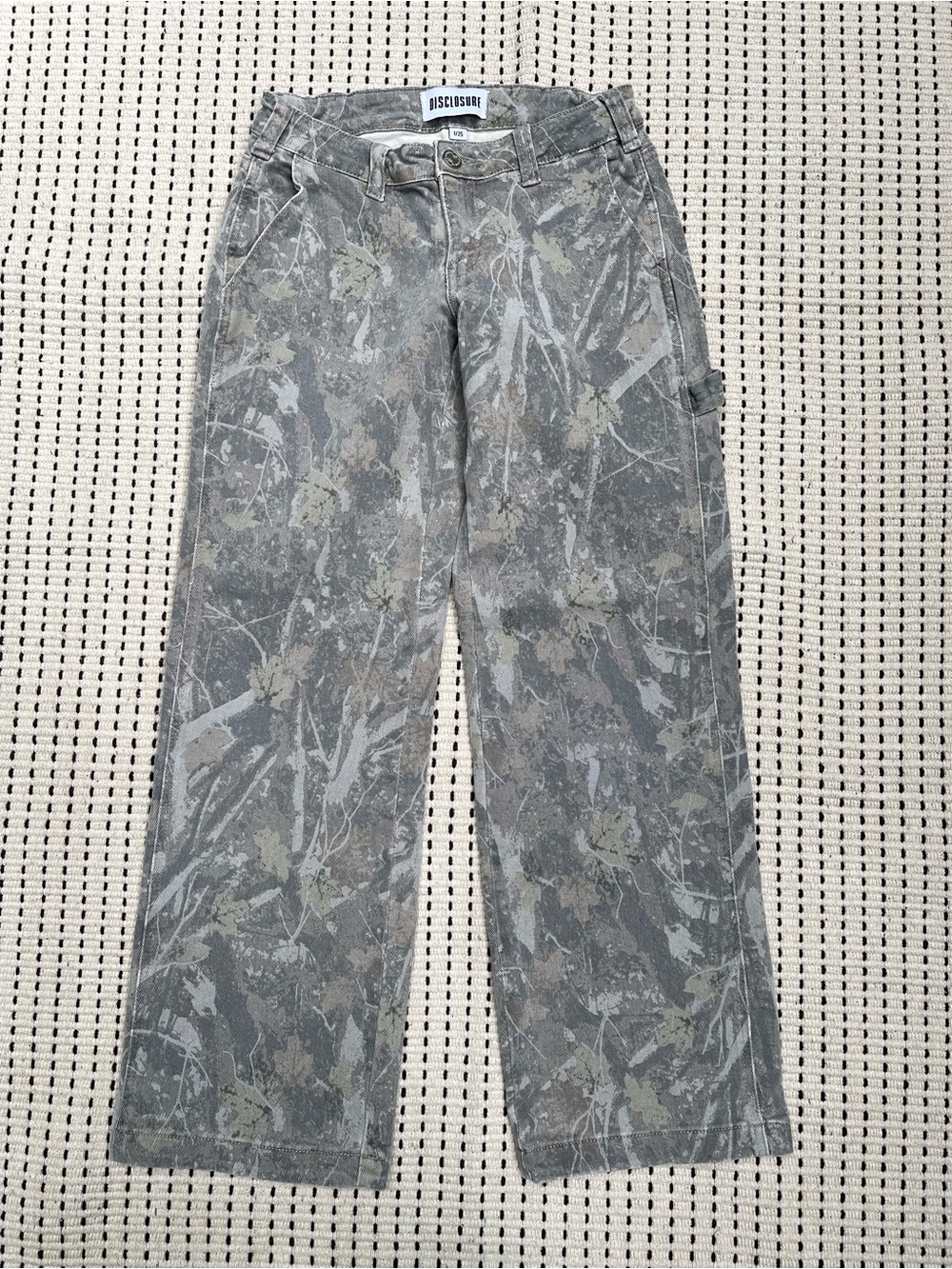 Disclosure Low Rise Straight Carpenter Camo Pants Size 1/25